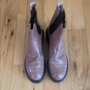 Stuart Weitzman Pink Crocodile Platform Chelsea Boots Size
